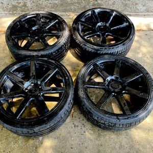 19 inch front&19inch x 9.5 staggered rear rims